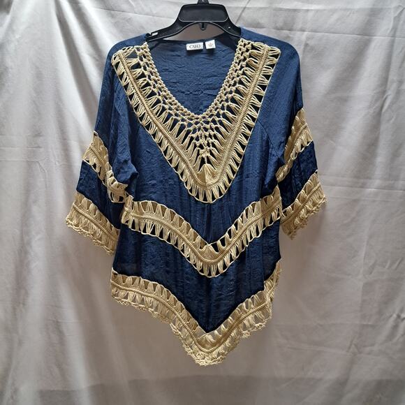 Cato Navy Blue Crinkle Material Cream Crochet Neckline Center Hem Arms Top Md - Picture 1 of 8